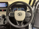 ステアリングスイッチ搭載!手を離さずに手元のスイッチで操作が可能。運転中、視線をそらさなくても操作ができて安全です!