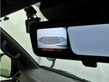 バックモニター内臓自動防眩インナーミラーを装着しています。