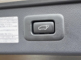 【パワーバックドア】スマートキーや運転席のボタンを押すだけでリアゲートが自動で開閉します!荷物を持っている時や、高い位置にあるバックドアを閉める際に便利な機能です♪