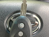 【キーレス】少し離れた場所からでもボタン一つでドアの開錠・施錠ができるのでとっても便利!ドアの鍵穴周りに傷をつけることもありません♪