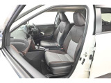 中古車をキレイで気持ちよくお乗りいただけるよう、エンジンルームからシートを外した洗浄まで、目に見えない部分も徹底的に洗浄しています!