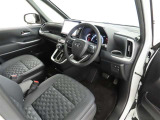 シンプルで使いやすいデザインの運転席です。