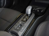 電動パーキングブレーキ・ブレーキホールドを装備してます。ホールド機能は信号待ちが多い一般道で疲労軽減になり、大好評です!