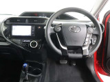 足元も広く、視界良好な運転席です