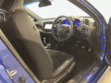 運転席周りのレイアウトをご覧ください。ナビゲーションが綺麗に装着されすっきり収まってますね!