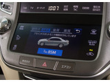 BSM(ブラインドスポットモニタ)!隣の車線を走る車両をレーダーで検知し、ドアミラーでは確認しにくい後側方エリアに存在する車両に加えて、急接近してくる車両も検知します。