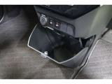 使いやすい収納が沢山あるのもルーミーの魅力です。センタークラスターには大型のボックス収納を装備しています。取り外しが出来るのでダストボックスとして使用しても便利ですよ。