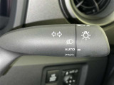 【オートライト】車外の明るさに応じて、自動的にライトの点灯・消灯をしてくれます。