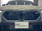 BMW代表的な特徴のキドニーグリル。BMWのすべてのモデルに採用され、BMWらしさを強調しております。