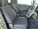 厚みのあるシートは座り心地も良く運転席も助手席もリラックスしてゆったりと座れます!