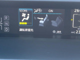 【オートエアコン】一度お好みの温度に設定すれば、車内の温度を検知し風量や温度を自動で調整。暑い&hellip;寒い&hellip;と何度もスイッチ操作をする必要はありません。快適な車内空間には必須の機能ですね♪