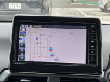 最近ではスマホをナビ代わりにしたりしますが運転中の操作が危ない、すぐに熱くなる、電話がかかってきたら使えないなどデメリットも多いです。まだまだカーナビは必須です。