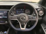 【純正革巻きステアリング】上質な革を使用することで、手にしっかり馴染みとても運転しやすいハンドルです♪