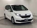 スライドドアなら狭い駐車場でもドアをぶつける心配がありません。ステップが低く乗り降りもしやすいです。とても便利な【両側電動スライドドア】ドアハンドを少し引くだけでリアドアが自動開閉します。