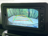 【バックカメラ】駐車時に後方がリアルタイム映像で確認できます。大型商業施設や立体駐車場での駐車時や、夜間のバック時に大活躍!運転スキルに関わらず、今や必須となった装備のひとつです!