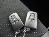 スマートキー2本付き!キーをポケットやカバンに入れておくだけでドアの施錠・開錠やエンジンスタートの操作が簡単です!