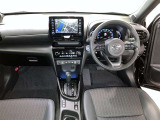 運転席周りのレイアウトをご覧ください。ナビゲーションが綺麗に装着されすっきり収まってますね!