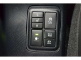 運転席・助手席シートヒーター装備☆  座面と背もたれをすばやく温めるシートヒーターを内蔵。身体を直接温めることができます。 寒い時期には嬉しいアイテムですね♪