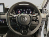 運転にかかわる様々な操作を安全に行えるように視点移動が少なく操作性に配慮されたスイッチ類が凝縮されたコクピットです。