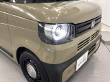 明るく白い光のLEDヘッドライトにより、夜間でも遠くまで見通しやすく、安全性が高まります。