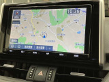 純正ナビを装備。タッチパネル式で使いやすく、お出かけもラクラクです。
