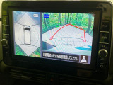 【アラウンドビューモニター】専用のカメラにより、上から見下ろしたような視点で360度クルマの周囲を確認することができます☆死角部分も確認しやすく、狭い場所での切り返しや駐車もスムーズに行えます。