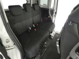 後部座席も当然、綺麗・清潔に仕上げております。内装の綺麗なお車は気持ちが良いですね。