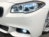 ●LEDヘッドライト:夜間走行時も良好な視界を確保し安心して運転できる高輝度LEDヘッドライトを装備!点灯速度が早く、消費電力も抑えられています。