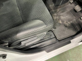 痛みの出やすい運転席シートの角、フロアマット、座面、ともに良好です