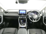 シンプルで見やすいデザイン、運転に集中できる快適な空間です。