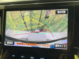 【バックカメラ】駐車時に後方がリアルタイム映像で確認できます。大型商業施設や立体駐車場での駐車時や、夜間のバック時に大活躍!運転スキルに関わらず、今や必須となった装備のひとつです!