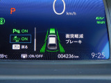 CMBS(追突軽減ブレーキ)・ミリ波レーダーと単眼カメラで前走車や歩行者」を検知。衝突する恐れがある場合音とディスプレーで警告をしさらに接近すると軽いブレーキ、強いブレーキと段階的に衝突回避を支援