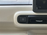 ■充電用USB端子付き。スマートフォンなどの充電に便利です。