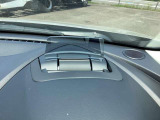 【アクティブドライビングディスプレイ】運転手の目線をそらさせない。常に前をむいて運転できるようこの位置に配置されてます☆