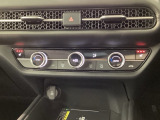 運転席と助手席にはシートヒーターが付いています☆寒い時期に腰周りを温めてくれるので体全体が温まりやすいのは勿論、暖房と違い顔に風が当たらないので、乾燥肌やドライアイの方でも大丈夫☆