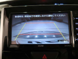 バックガイドモニターで、後方を確認しながら安心して駐車することができます。運転初心者も熟練者も必須の機能ですよ!