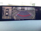 狭い場所での駐車やすれ違いなどでより的確な運転操作に役立つ360&deg;ビューモニターが装備されています。