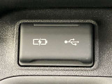 こちらのクルマはUSB接続コネクタも装備されています♪