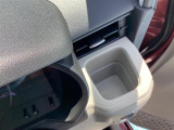 運転席のドリンクホルダーは、エアコンの風が当たる位置にあります。