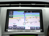 純正ナビを装備。タッチパネル式で使いやすく、お出かけもラクラクです。