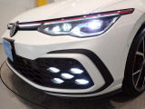 LEDヘッドライト自然光に近いLEDの光が明るく夜道を照らしドライバーの疲労と消費電力を軽減、