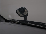 夜間走行でも安心のLEDへッッドライト搭載車です。とても明るく白い光で照らします。この装備も人気のアイテムですね