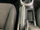 パーキングブレーキは、ハンドブレーキタイプです。
