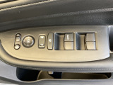 ドアミラーのスイッチは運転席ドアにあります。