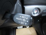 クルーズコントロール(Cruise Control)とは、アクセル操作なしでも車が自動でスピードを一定に保ってくれる機能