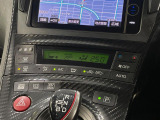 【オートエアコン】一度お好みの温度に設定すれば、車内の温度を検知し風量や温度を自動で調整。暑い&hellip;寒い&hellip;と何度もスイッチ操作をする必要はありません。快適な車内空間には必須の機能ですね♪