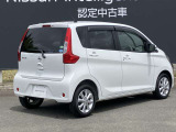 後部座席はプライバシーガラスとなっています。座っている人や置いてある荷物が見えにくくなっているのでプライバシーの確保が出来ます。ぜひ見て確認してみて下さい