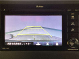 【バックカメラ】運転が苦手な方も車庫入れラクラクです!ギアをリバースに入れれば自動的に切り換わりますので、面倒な操作は不要です♪狭い駐車場もお車を傷つけず安心ですね!