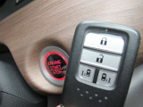 スマートキー装備車です☆ポケットに鍵を入れたままでも開閉ができます☆☆ホンダオートディーラーホンダ専門店♪TEL06-6744-2222☆
