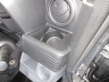 運転席と助手席にはドリンクホルダーがあります。取りやすい位置にありますからドライブも楽しくなりますね!